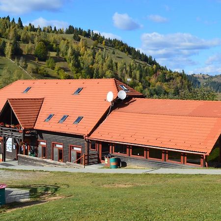 Skigyimes Guesthouse Lunca de Sus Exterior foto